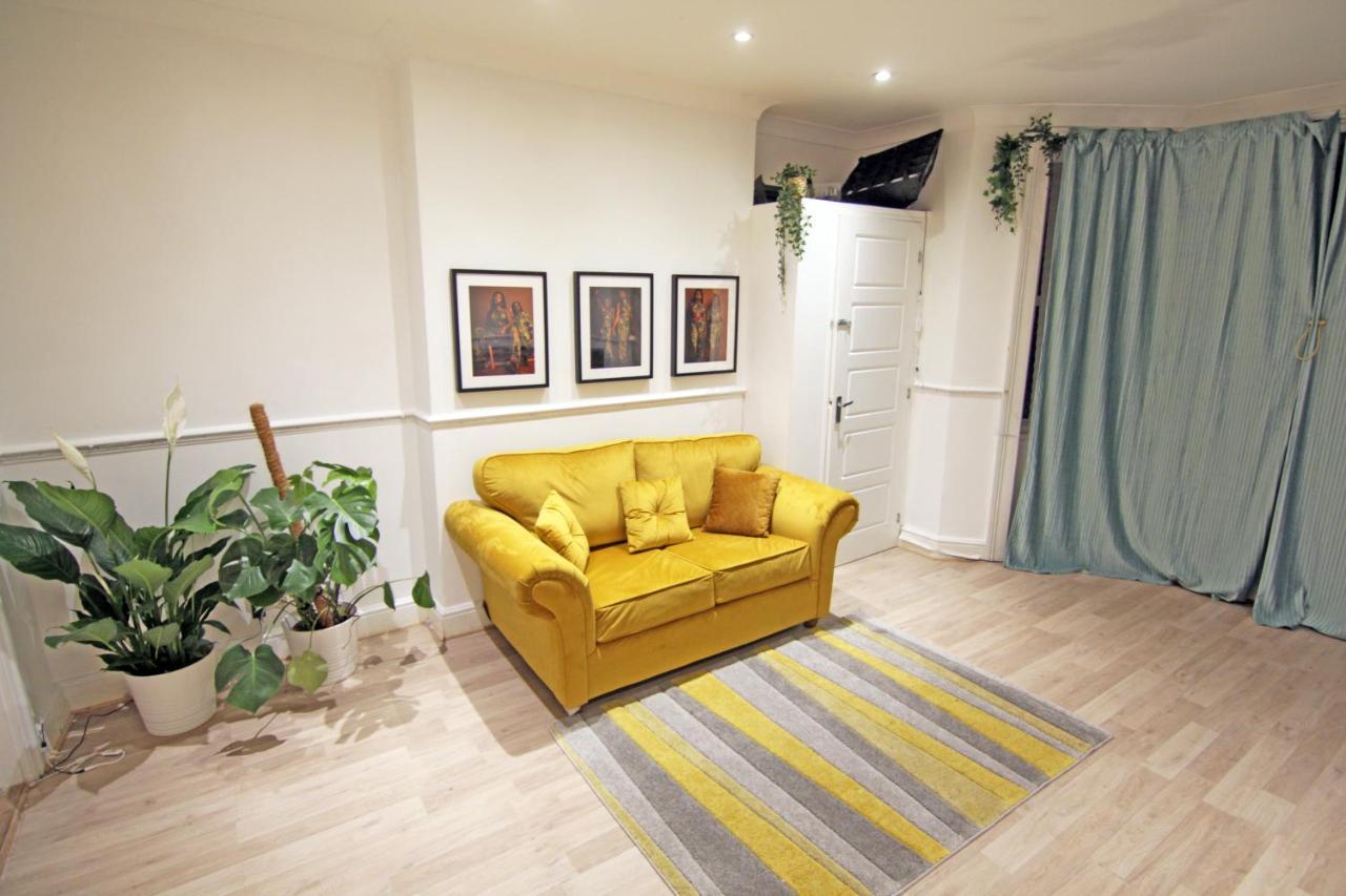 Spacious Multi-room Apartament Londra