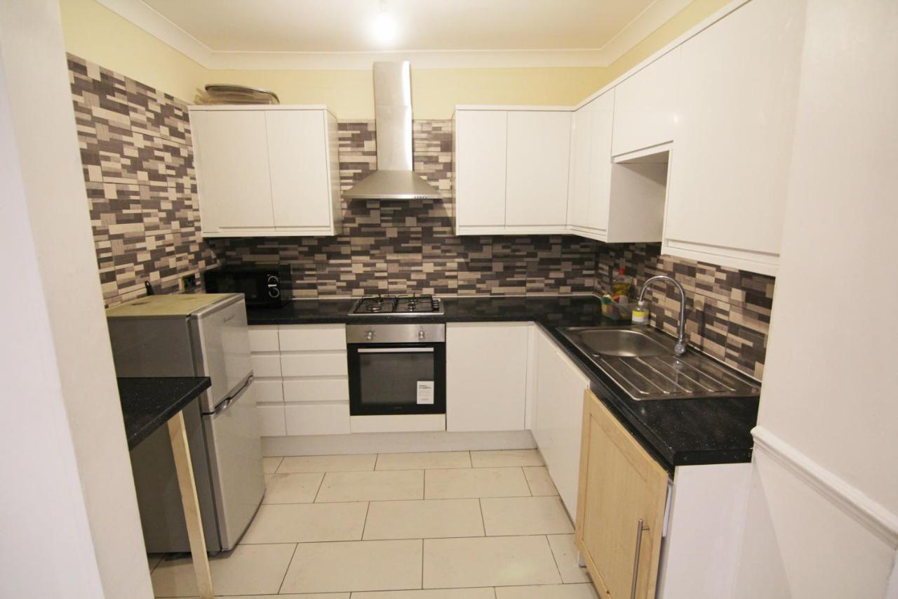 Spacious Multi-room Apartament Londra