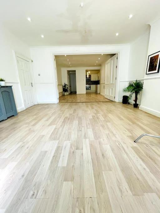 Spacious Multi-room Londra